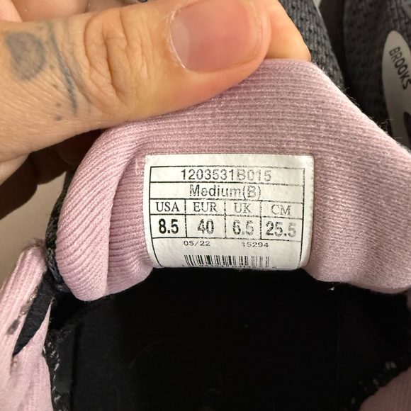 Brooks Women's Adrenaline GTS  20 Running Shoes - Gray with Light Pink - Picture 8 of 9